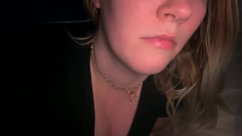 Snapshot of x_dreamgirl_x chatting on 01.25.25 Mariah  online show from 01.25.25