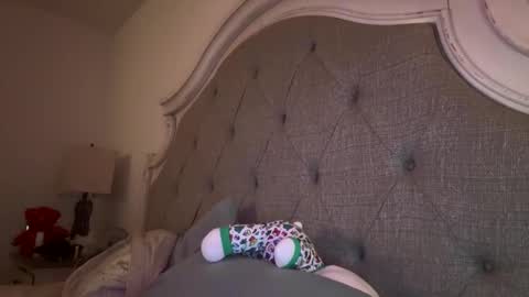 Snapshot of x_dreamgirl_x chatting on 02.01.25 Mariah  online show from 02.01.25