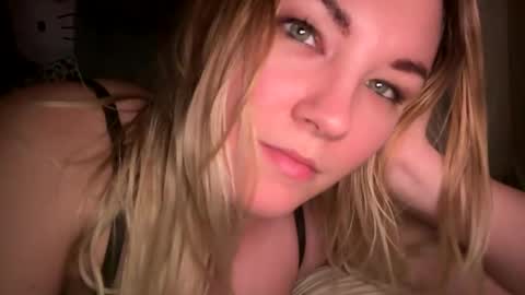 Snapshot of x_dreamgirl_x chatting on 02.01.25 Mariah  online show from 02.01.25