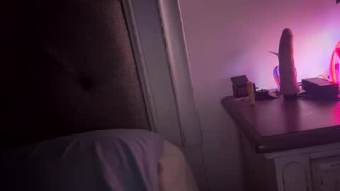 Snapshot of x_dreamgirl_x chatting on 02.06.25 Mariah  online show from 02.06.25