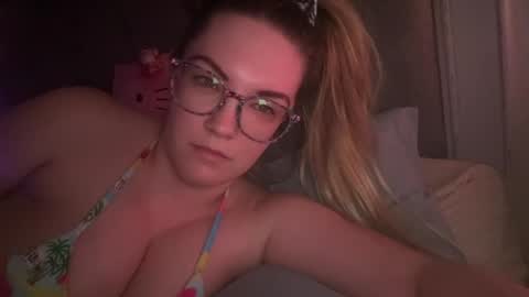 Snapshot of x_dreamgirl_x chatting on 03.06.25 Mariah  online show from 03.06.25