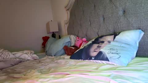 Snapshot of x_dreamgirl_x chatting on 03.09.25 Mariah  online show from 03.09.25