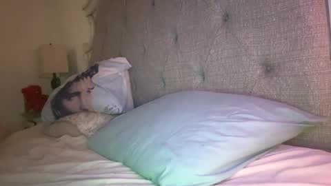 Snapshot of x_dreamgirl_x chatting on 09.21.25 Mariah  online show from 09.21.25