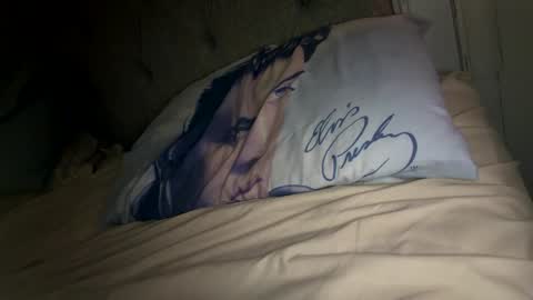 Snapshot of x_dreamgirl_x chatting on 10.03.25 Mariah  online show from 10.03.25