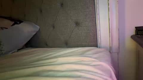 Snapshot of x_dreamgirl_x chatting on 10.11.25 Mariah  online show from 10.11.25