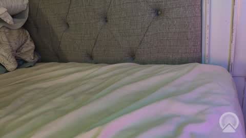 Snapshot of x_dreamgirl_x chatting on 10.18.25 Mariah  online show from 10.18.25