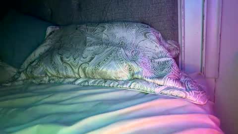 Snapshot of x_dreamgirl_x chatting on 10.26.25 Mariah  online show from 10.26.25