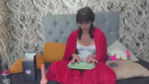 Snapshot of x_fire_vixen chatting on 01.29.25  Veronica  online show from 01.29.25