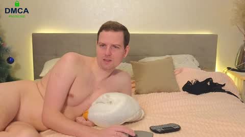 Snapshot of x_sweety_couple_x chatting on 12.12.24 x_sweety_couple_x online show from 12.12.24