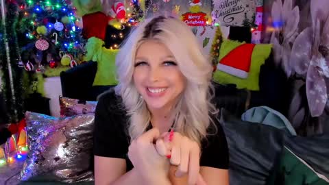 Snapshot of xalexax chatting on 12.22.24 sooo hey im Sperm Mystik from Fuckistan i want you full my all holes bcs i have penis fever online show from 12.22.24