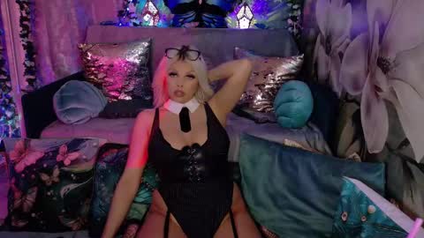 Snapshot of xalexax chatting on 02.13.25 sooo hey im Sperm Mystik from Fuckistan i want you full my all holes bcs i have penis fever online show from 02.13.25