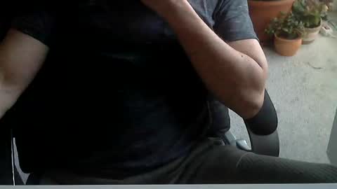 Snapshot of xchie chatting on 12.29.24 kolaan online show from 12.29.24