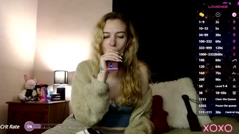 Snapshot of xelliee_rosex chatting on 01.18.25 EllieeRose online show from 01.18.25