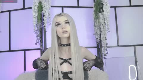 Snapshot of xenomy chatting on 09.18.25 xenomy online show from 09.18.25