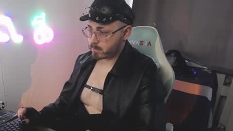 Snapshot of xfabian_love chatting on 10.16.25 F A B I A N online show from 10.16.25