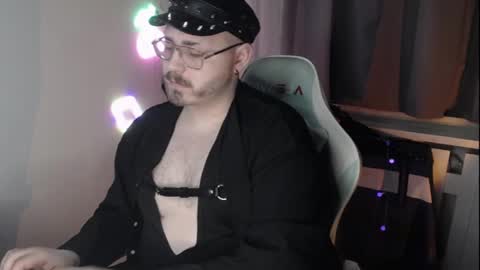 Snapshot of xfabian_love chatting on 10.24.25 F A B I A N online show from 10.24.25