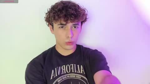 Snapshot of xhans17 chatting on 12.28.24 xhan online show from 12.28.24