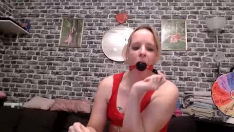 Snapshot of xhotmilf87x chatting on 02.05.26 Milfi online show from 02.05.26