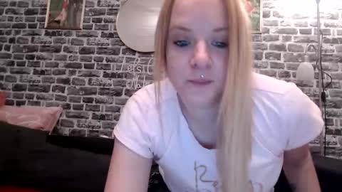 Snapshot of xhotmilf87x chatting on 02.16.26 Milfi online show from 02.16.26