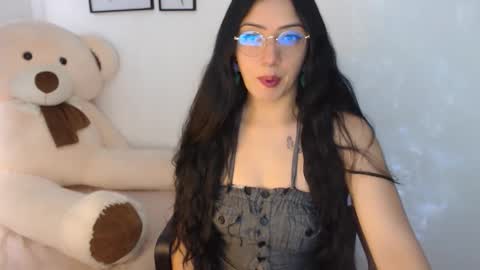 Snapshot of xia_abbey chatting on 09.23.25 Xia online show from 09.23.25