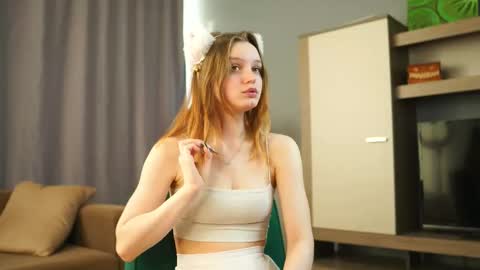 Luna and Lina online show from 11.18.25