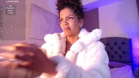 Snapshot of ximenaa_diaz chatting on 02.01.25 Mia Vega online show from 02.01.25