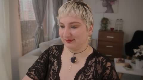 Snapshot of ximenna_cruz_ chatting on 01.16.26 Xime Independent Artist online show from 01.16.26