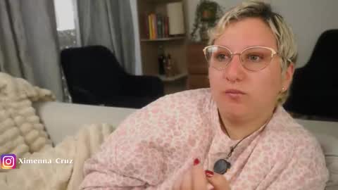 Snapshot of ximenna_cruz_ chatting on 02.04.26 Xime Independent Artist online show from 02.04.26