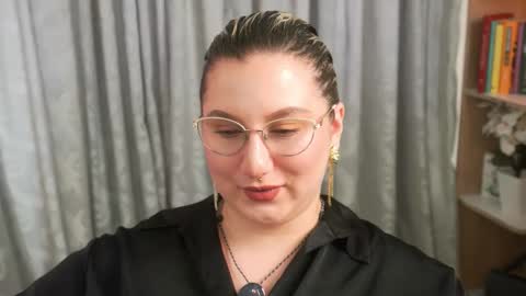 Snapshot of ximenna_cruz_ chatting on 03.26.26 Xime Independent Artist online show from 03.26.26