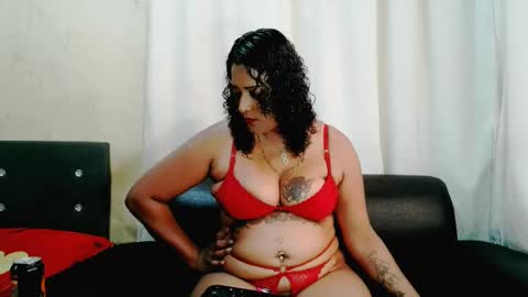 Snapshot of xindianxfireballx chatting on 10.28.25 XIndianXFireBallx online show from 10.28.25