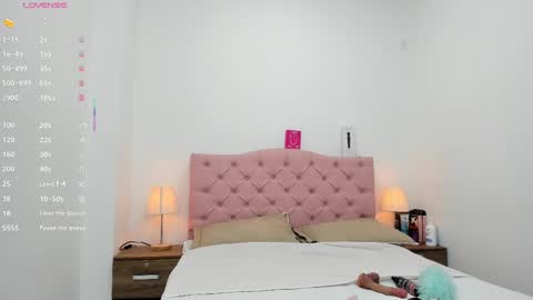 Xiomy online show from 10.19.25