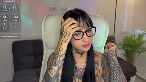 xisisxx online show from 10.17.25