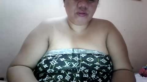 Snapshot of xjuicytits chatting on 02.17.26 xjuicytits online show from 02.17.26