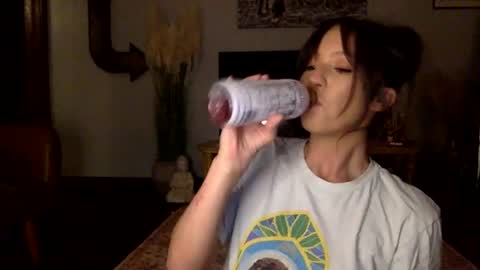 xLacyy online show from 12.18.24