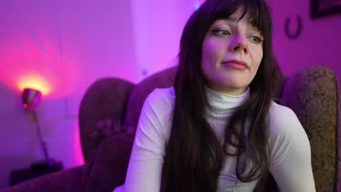 Bella Bondai online show from 02.18.25