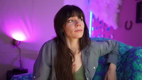 Bella Bondai online show from 02.25.25