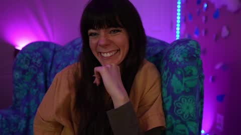 Bella Bondai online show from 03.04.25