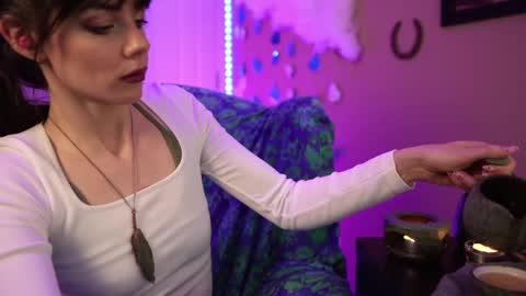 Bella Bondai online show from 03.08.25