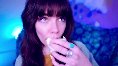 Bella Bondai online show from 09.14.25