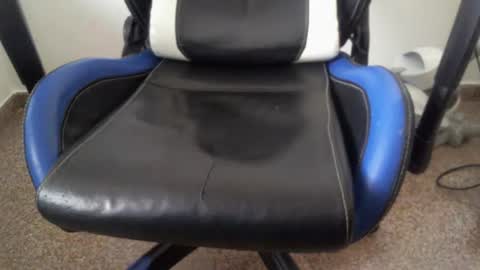 Snapshot of xoxopum chatting on 12.30.24 xoxopum online show from 12.30.24