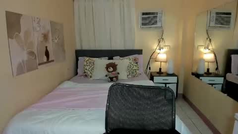 Snapshot of xrebecca_quinx chatting on 11.20.25 MISS GODDESS DOLLY online show from 11.20.25