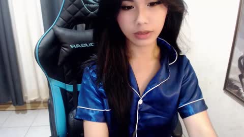 Snapshot of xseductive_airax chatting on 01.08.25 aira online show from 01.08.25