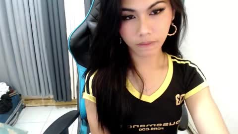 Snapshot of xseductive_airax chatting on 02.05.25 aira online show from 02.05.25