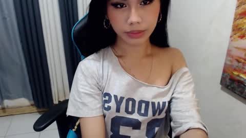 Snapshot of xseductive_airax chatting on 02.17.25 aira online show from 02.17.25
