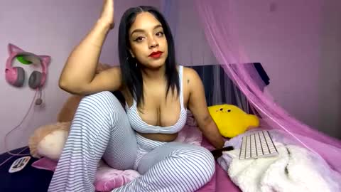 xStarGazingx online show from 03.07.25