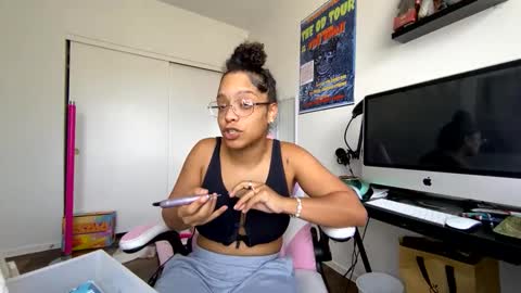 xStarGazingx online show from 09.19.25