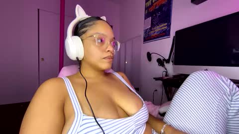 xStarGazingx online show from 11.06.25