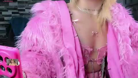 Snapshot of xthesexyboyx chatting on 06.28.26 Femboy Exotic online show from 06.28.26
