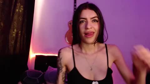 Snapshot of xx_johnson_xx chatting on 10.03.25 VALE online show from 10.03.25