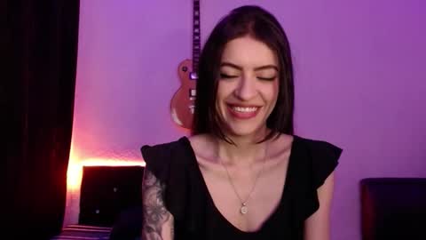 Snapshot of xx_johnson_xx chatting on 10.11.25 VALE online show from 10.11.25